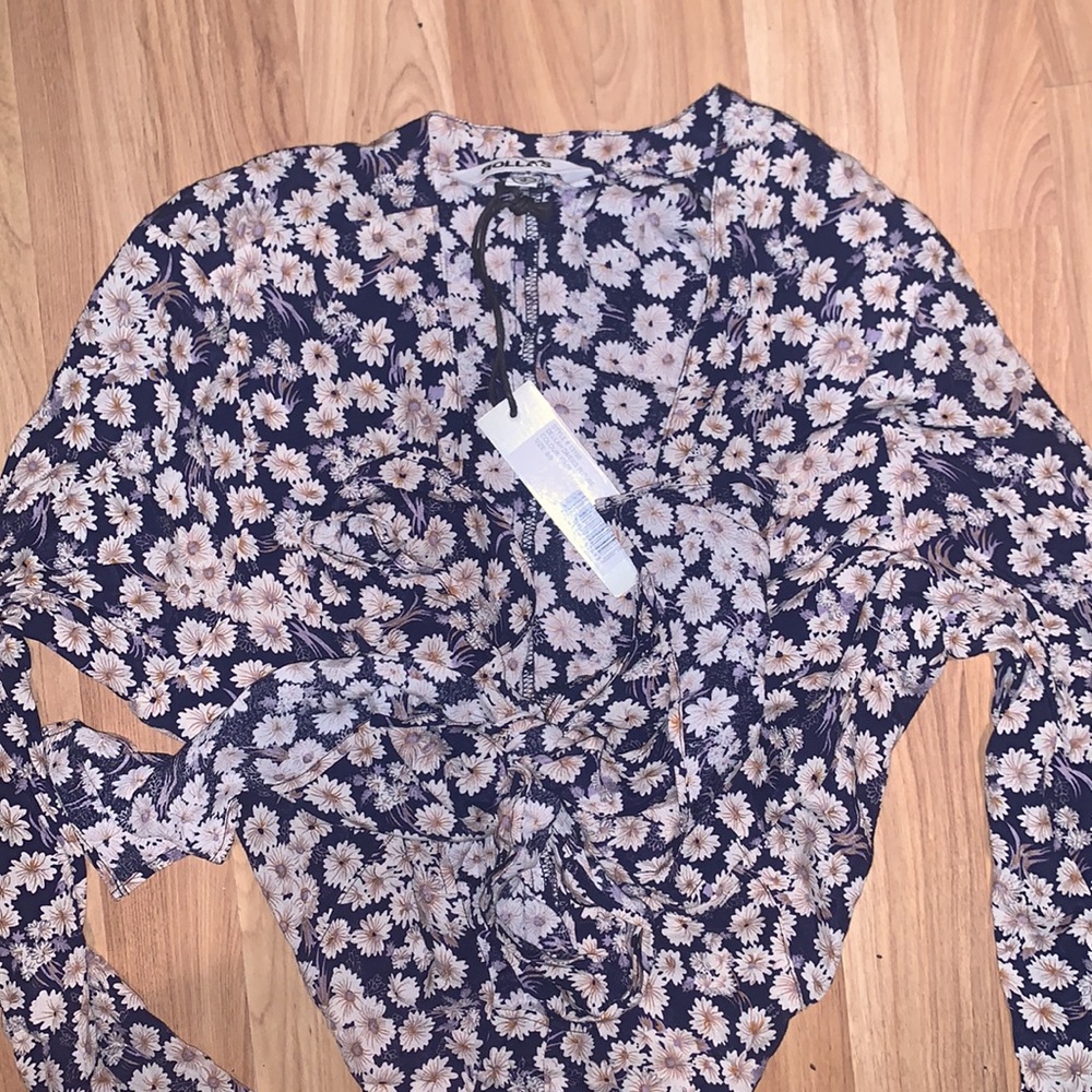 Rolla’s Delilah Daisies Blouse in Navy Blue Size Small - Picture 6 of 7